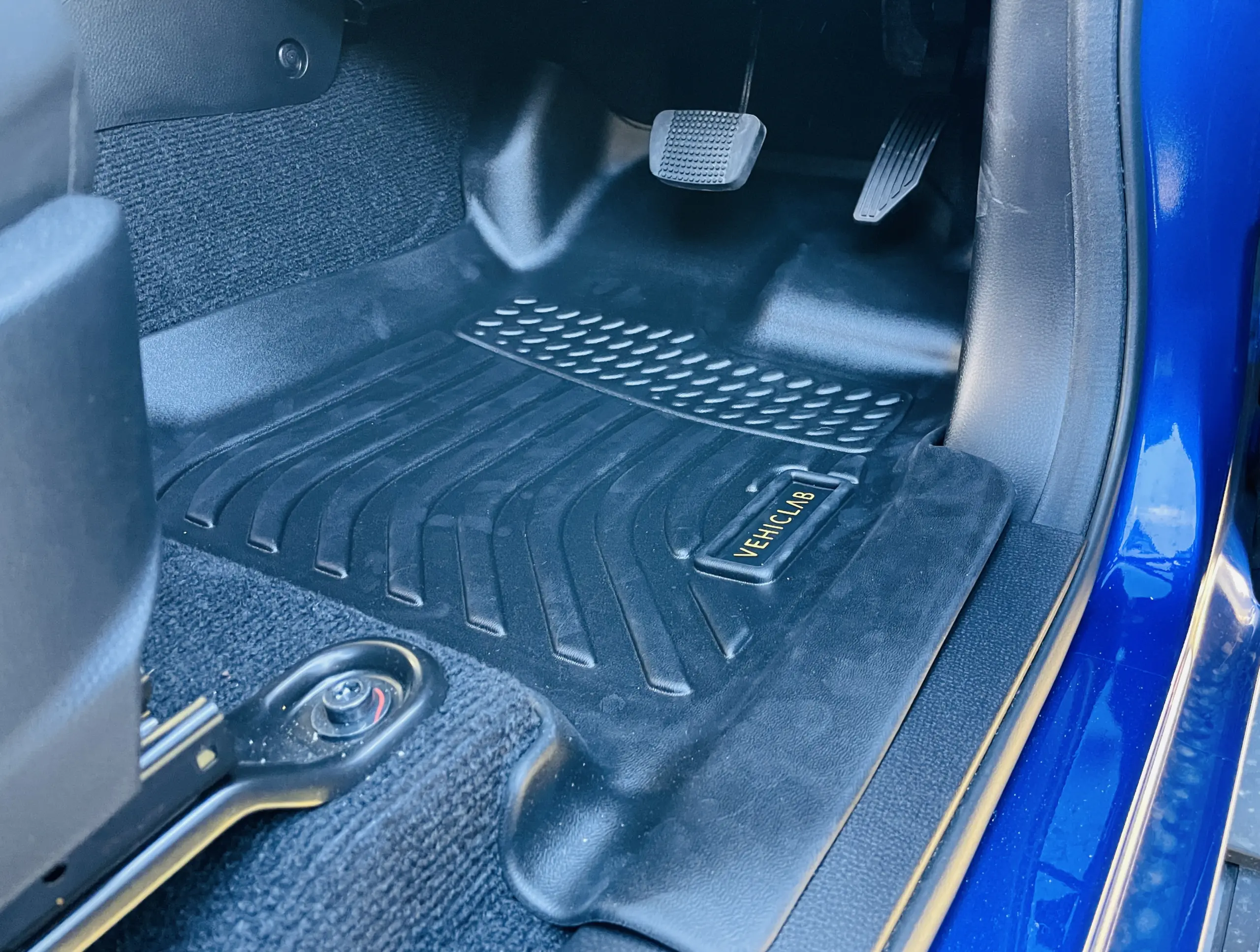 Isuzu MU-X 3 Rows – 2021 – 2024 – 3D/5D All Weather Car Floor Mats – Right Hand Drive