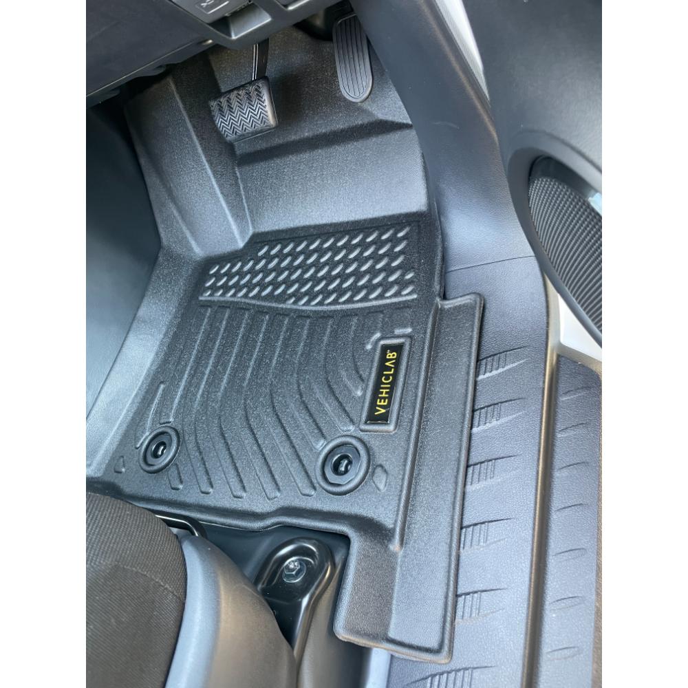 for Toyota Hilux Auto – 2015-2025 – Dual Cab – 3D/5D All Weather Car Floor Mats – Right Hand Drive